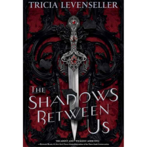 Livro - The Shadows Between Us - Tricia Levenseller (Seminovo)