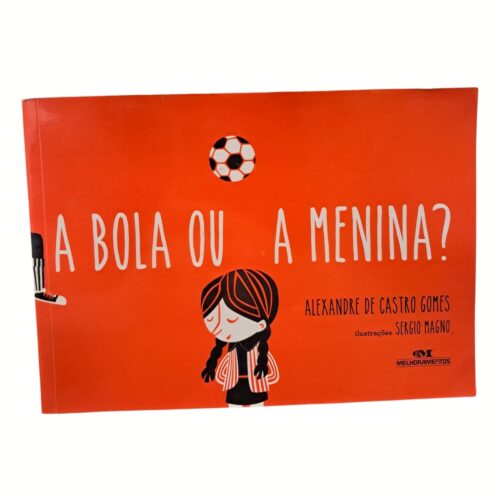 Livro - A Bola ou a menina ? - Alexandre de Castro Gomes (USado)